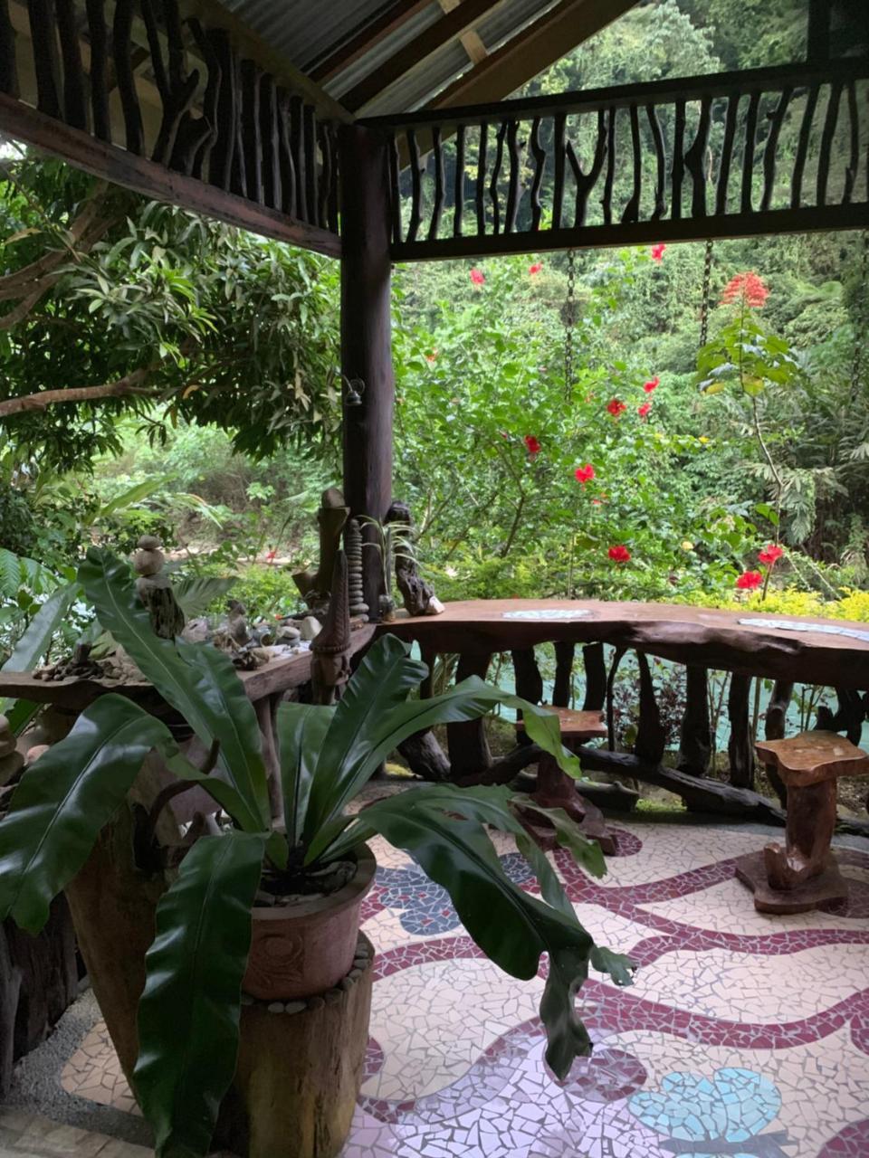 Kupu Kupu Garden Guest House & Cafe Bukit Lawang Exterior foto